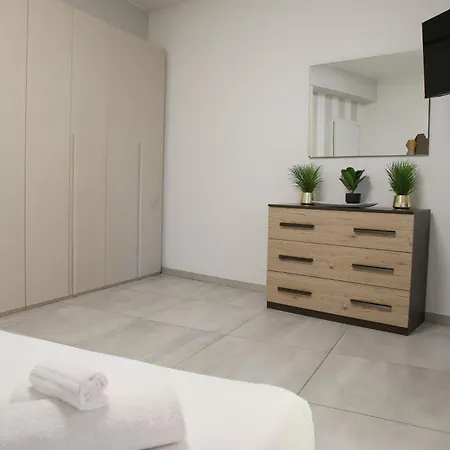 Spacious Near & Station By Pm 아파트