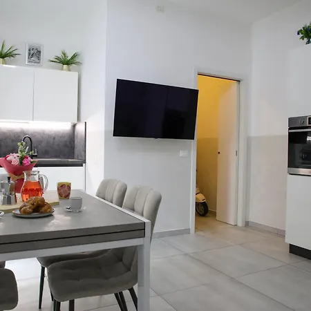 Spacious Near & Station By Pm 아파트 *